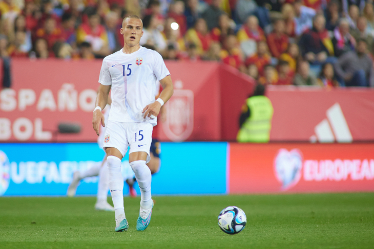 Лео Эстигор