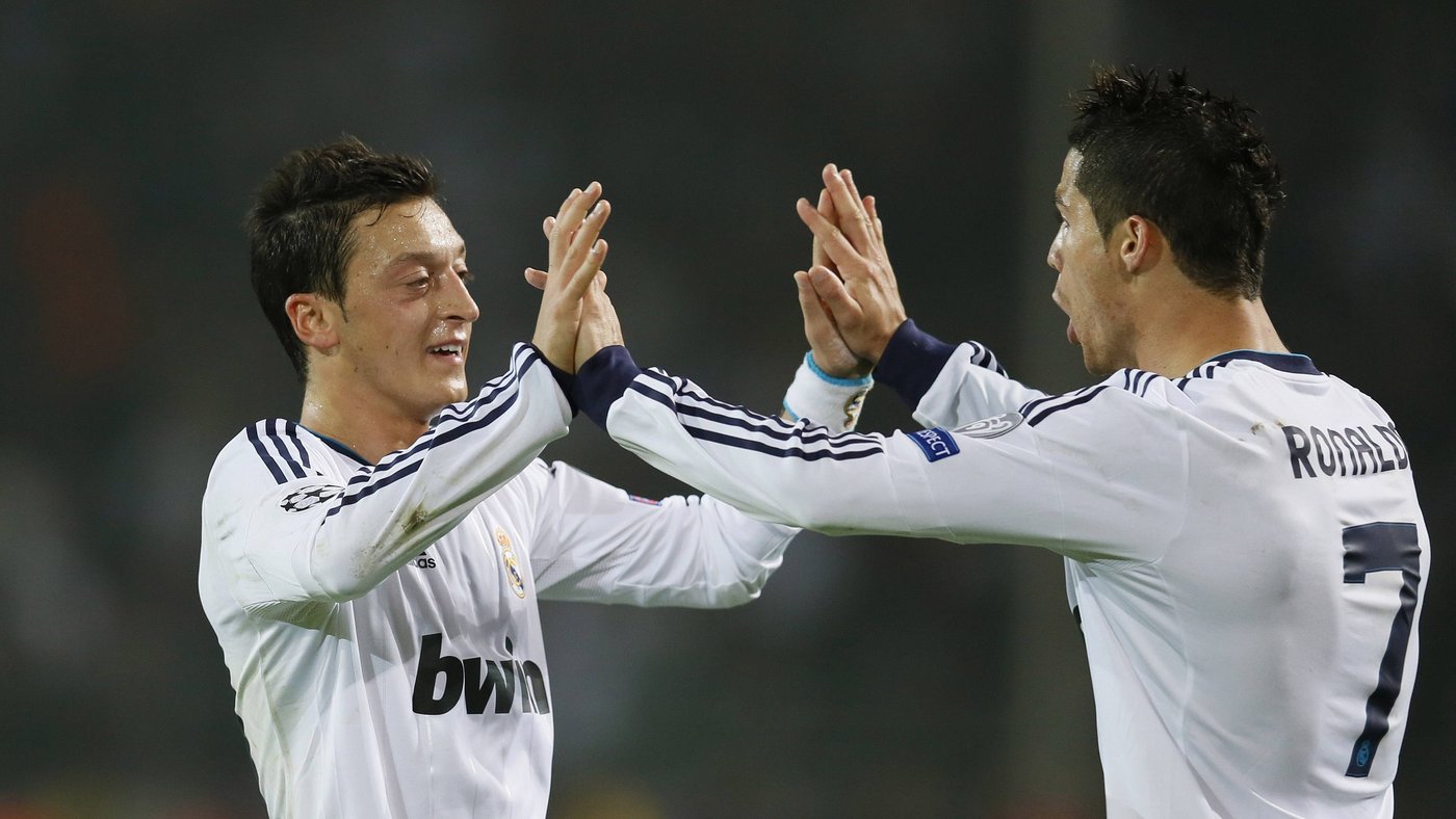 Месут Озил и Криштиану Роналду