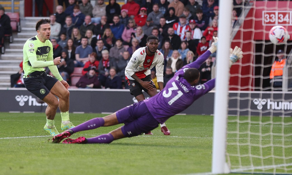 Грилиш забивает второй мяч в ворота Саутгемптона