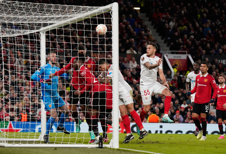 «МЮ» — «Севилья»