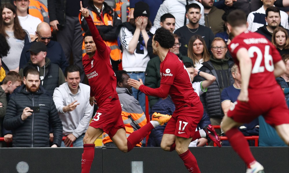 Диас забивает второй гол в ворота Форстера