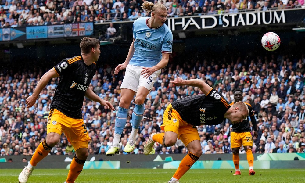 Фрагмент матча Манчестер Сити — Лидс