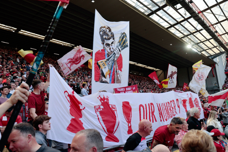 Фанаты прощаются с Роберто Фирмино