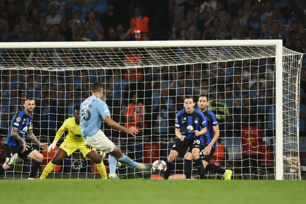 Родри выводит Манчестер Сити вперед