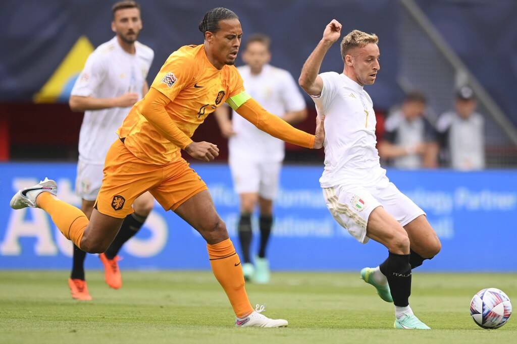 Фрагмент матча Нидерланды — Италия