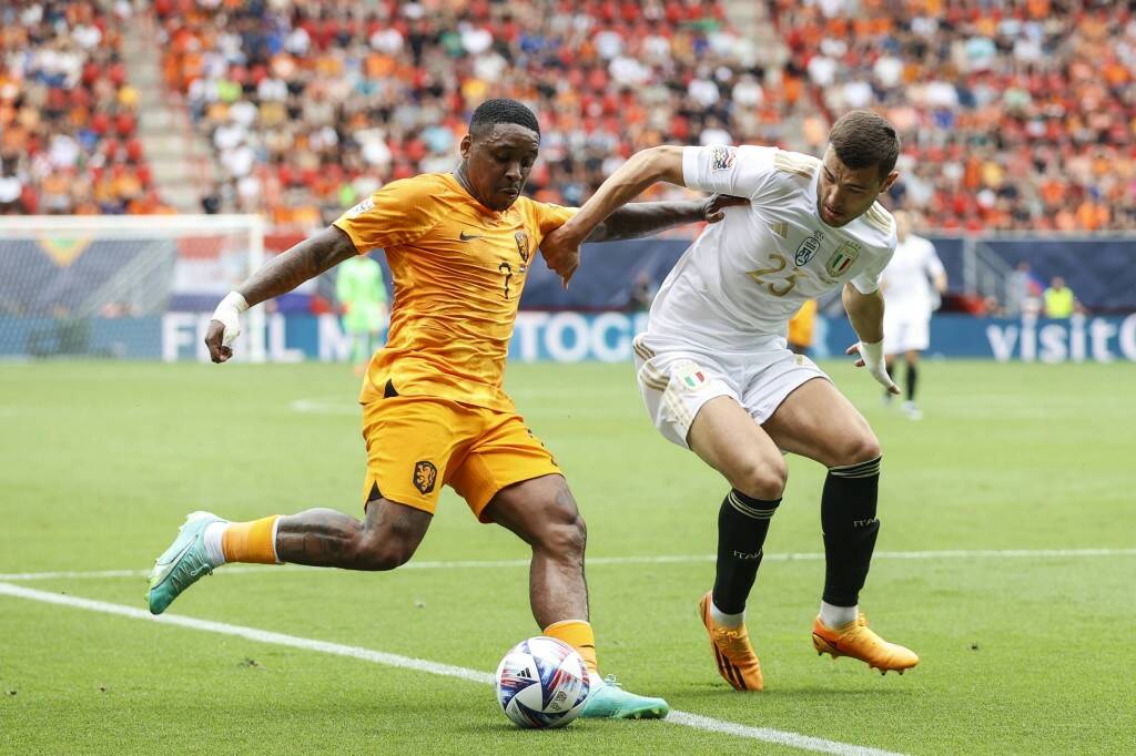 Фрагмент матча Нидерланды — Италия