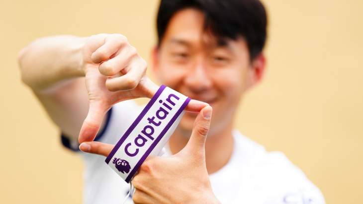 Сон Хын Мин держит в руках капитанскую повязку