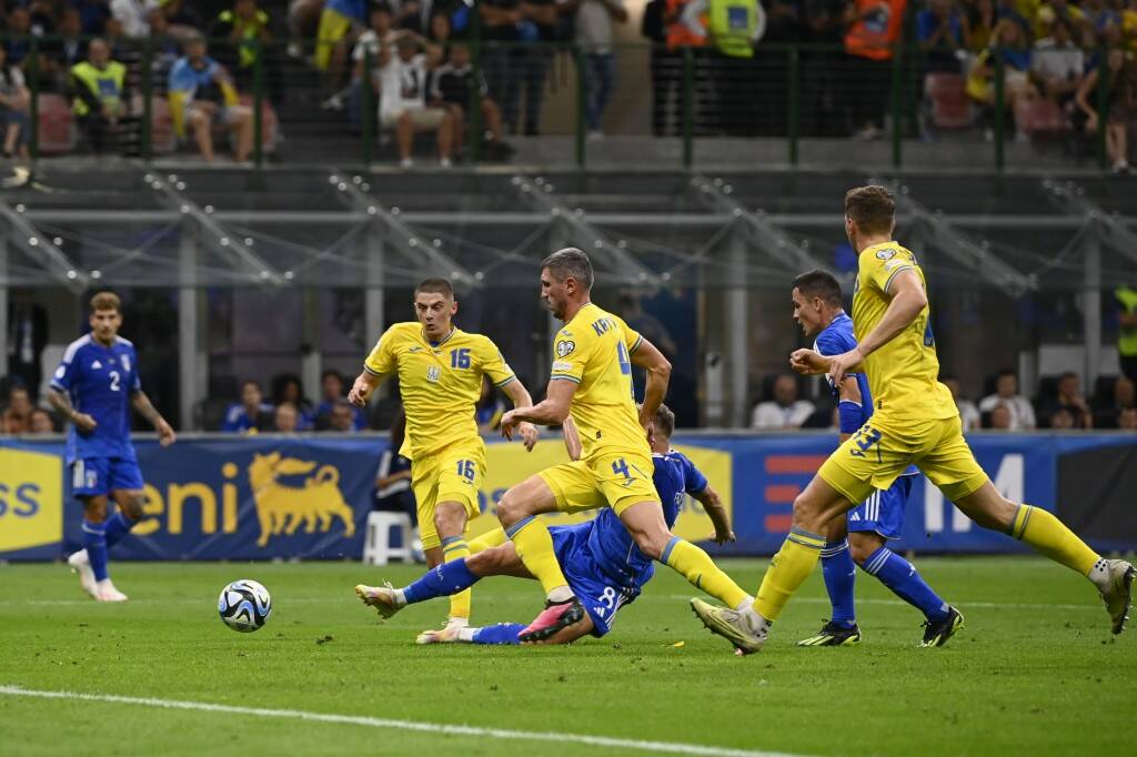 Фраттези забивает второй гол в ворота сборной Украины