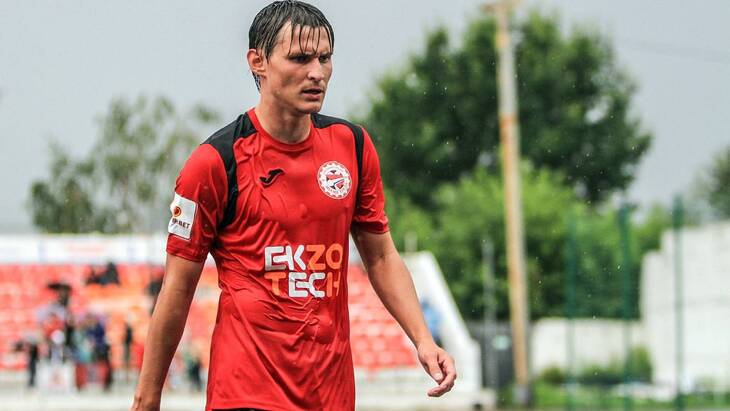 Игрок гостей Дмитрий Бурдонов