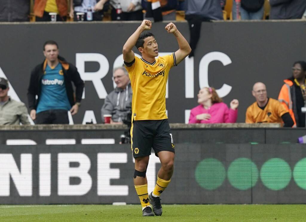 Хи-Чан празднует забитый гол