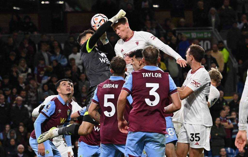 Фрагмент матча Бёрнли — Манчестер Юнайтед