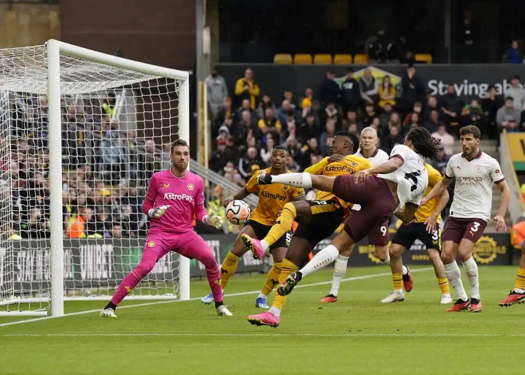 Фрагмент матча Вулверхэмптон — Манчестер Сити