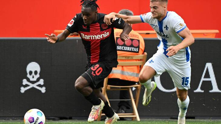 Правый защитник «Байера» Джереми Фримпонг