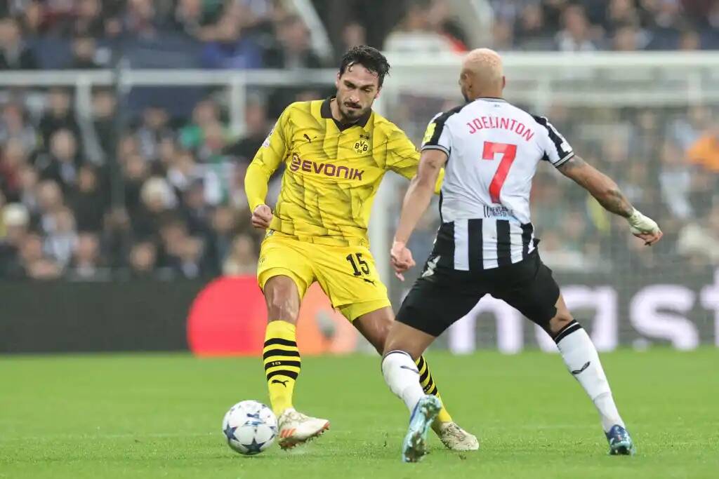 Фрагмент матча Ньюкасл — Боруссия