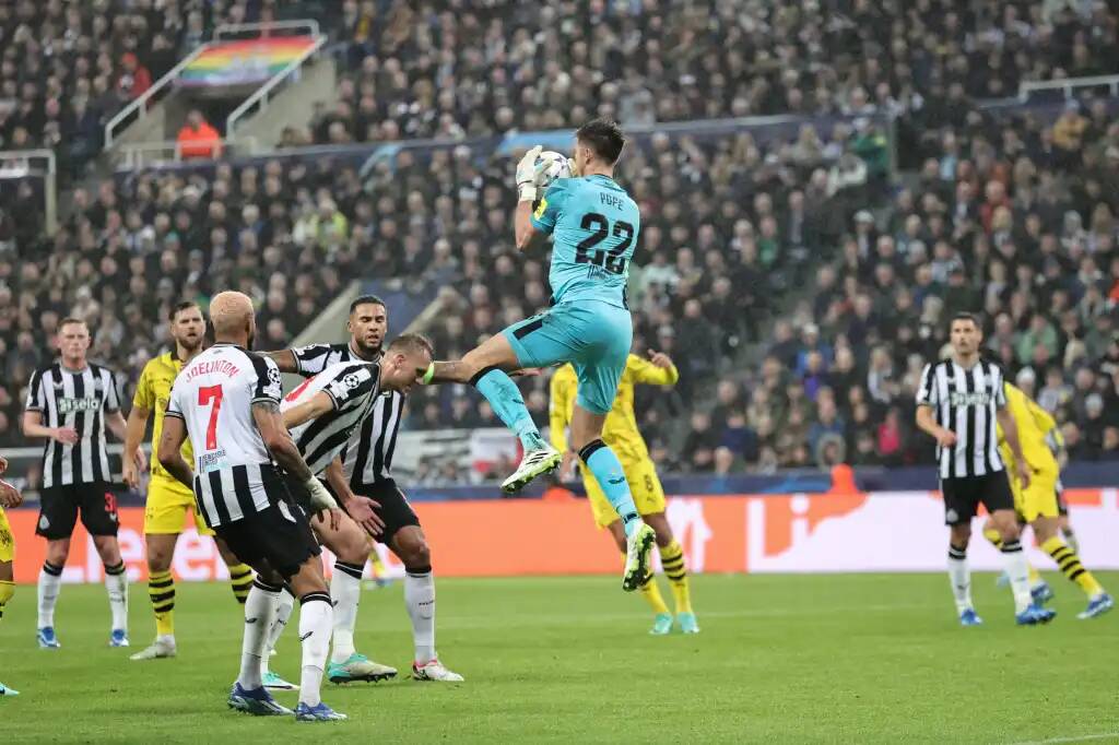 Фрагмент матча Ньюкасл — Боруссия