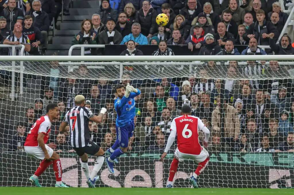 Фрагмент матча Ньюкасл — Арсенал