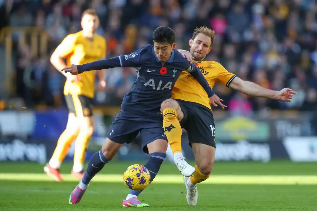 Фрагмент матча Вулверхэмптон — Тоттенхэм