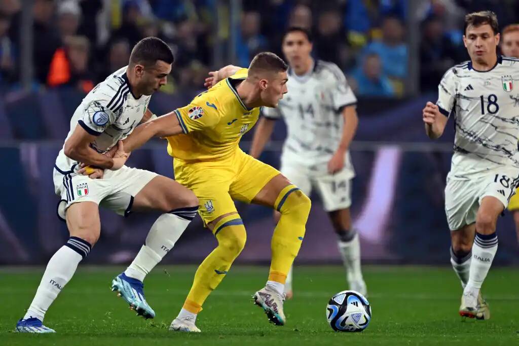 Фрагмент матча Украина — Италия