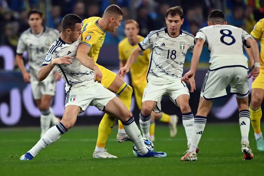 Фрагмент матча Украина — Италия