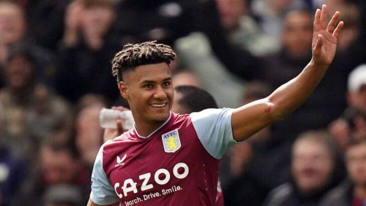 Форвард гостей Олли Уоткинс