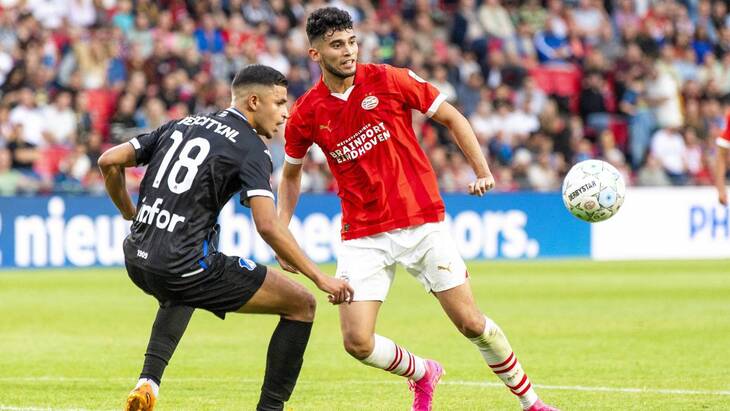 Автор победного гола Рикардо Пепи (справа)