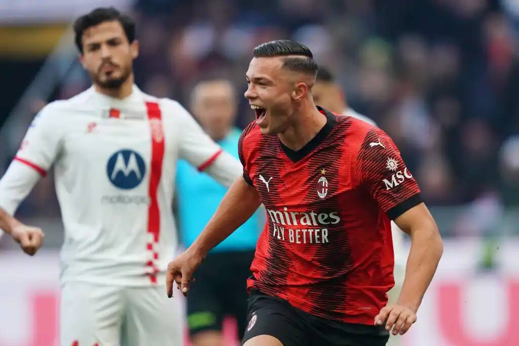 Шимич удваивает преимущество Милана