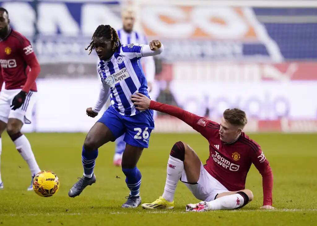 Фрагмент матча Уиган — Манчестер Юнайтед