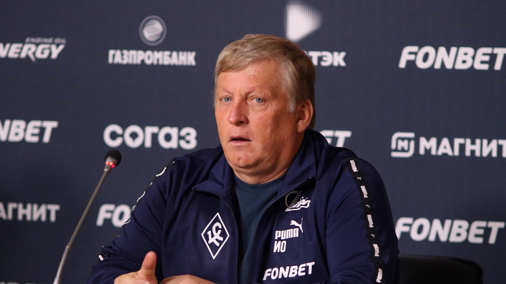 Игорь Осинькин — главный тренер «Крыльев Советов»