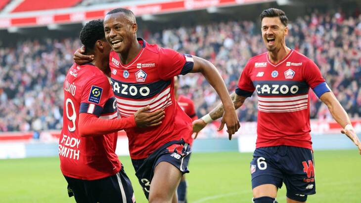 Тиагу Джало (в центре)