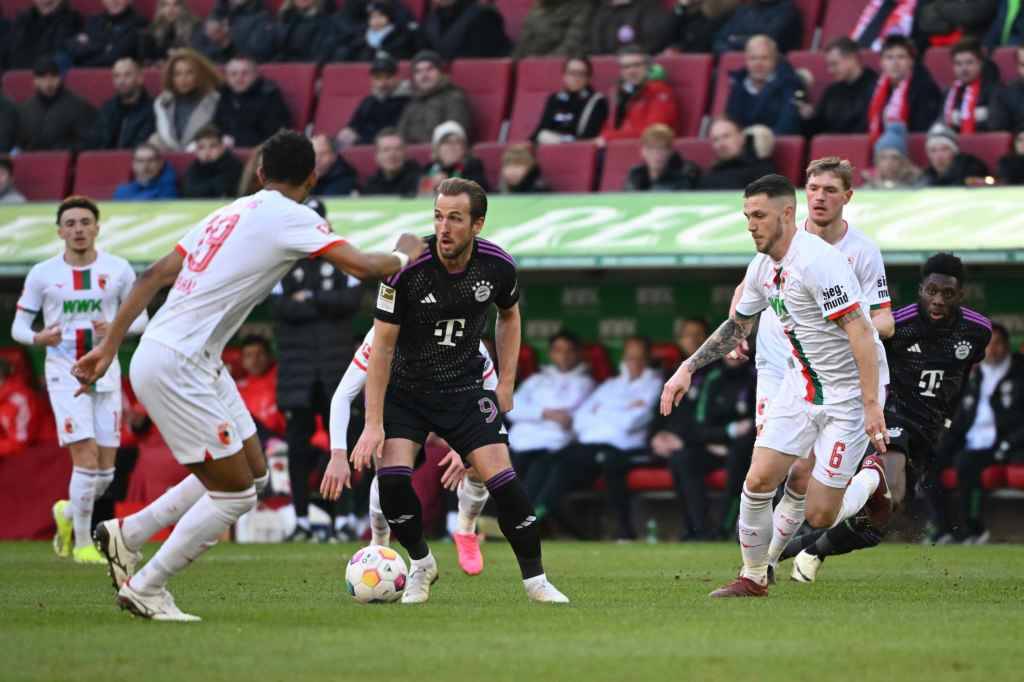 Фрагмент матча Аугсбург — Бавария