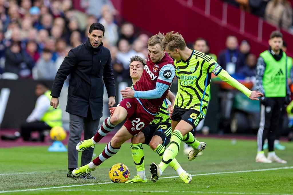 Фрагмент матча Вест Хэм — Арсенал