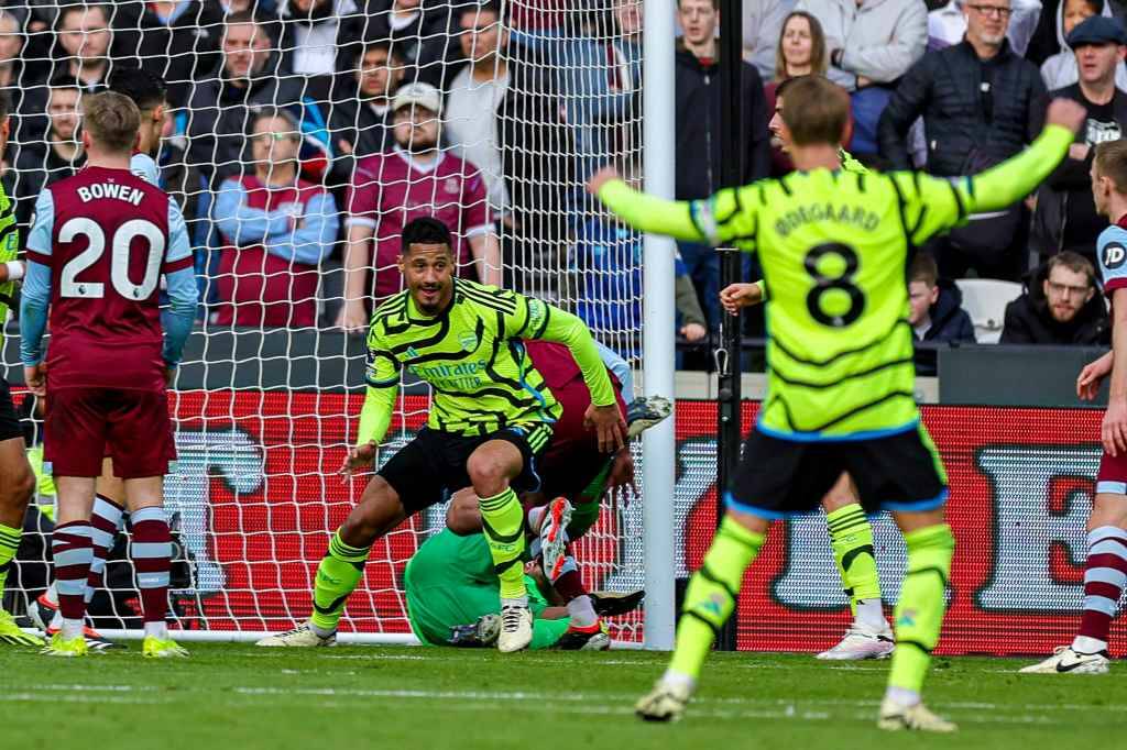 Фрагмент матча Вест Хэм — Арсенал