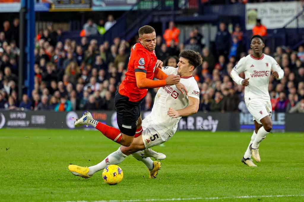 Фрагмент матча Лутон — Манчестер Юнайтед