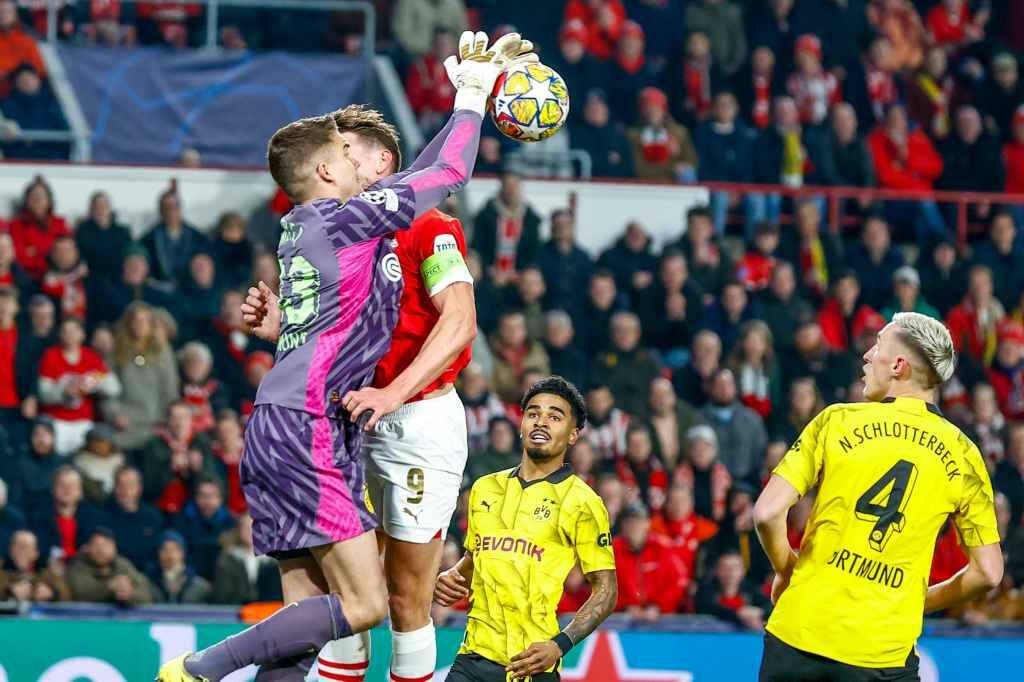 Фрагмент матча ПСВ — Боруссия