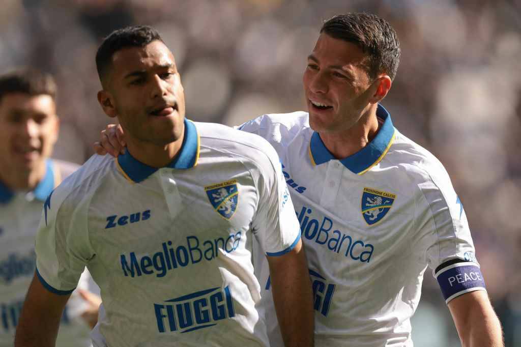 Фрозиноне сравнивает счет