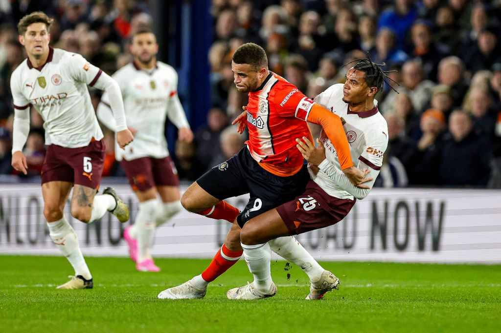 Фрагмент матча Лутон — Манчестер Сити