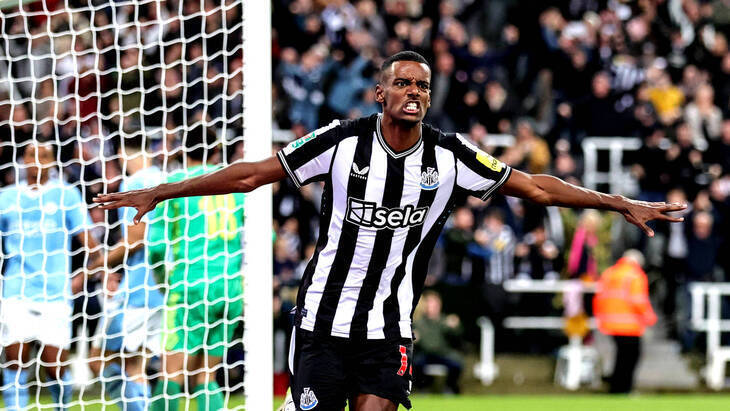 Александр Исак