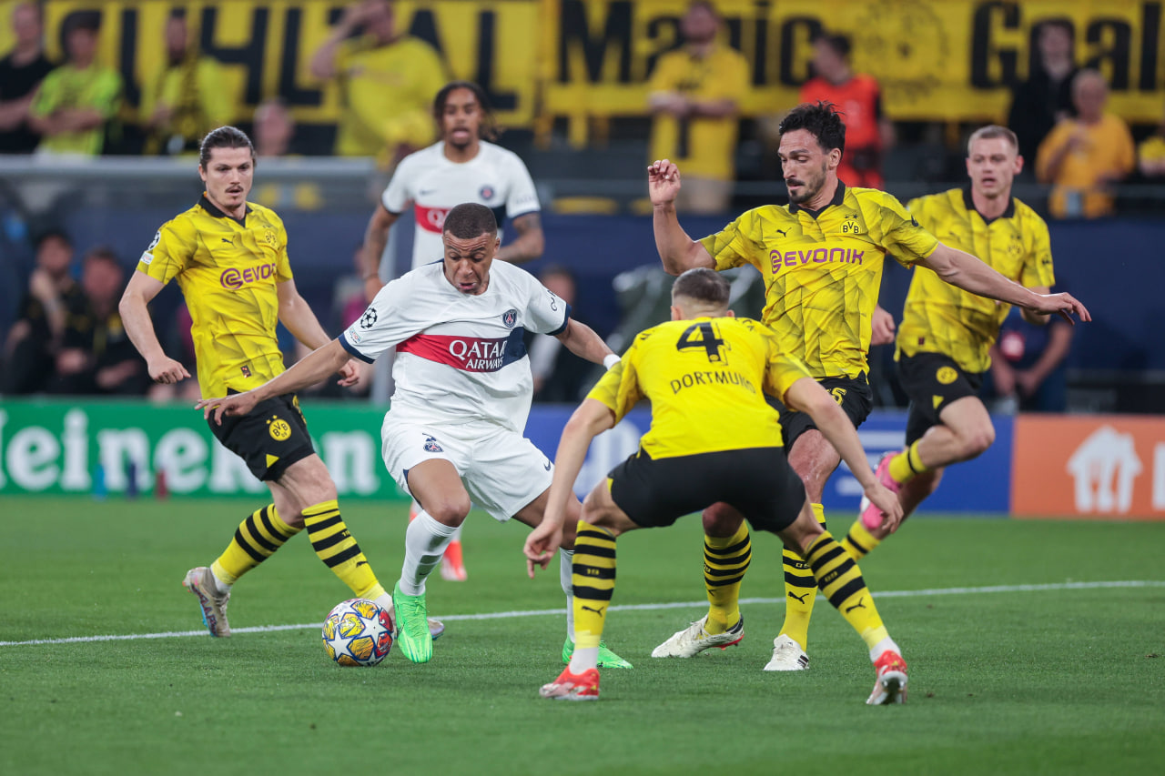 Фрагмент матча Боруссия — ПСЖ