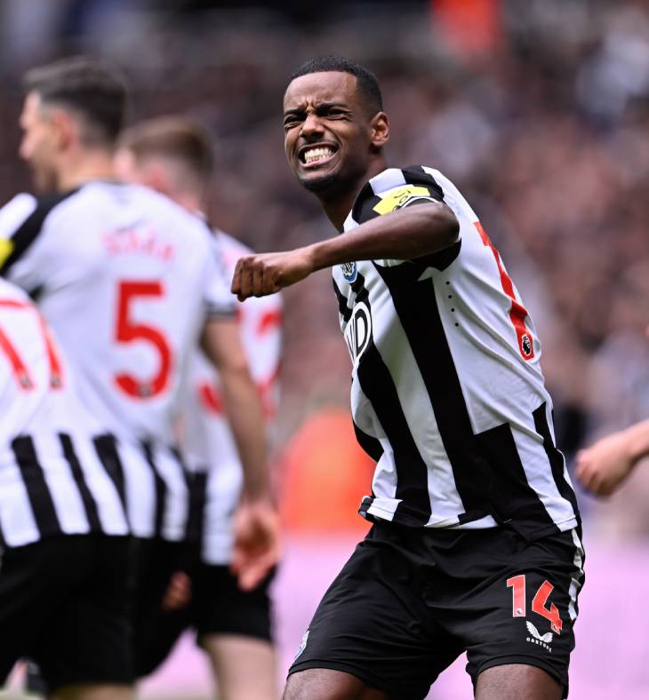 Александер Исак