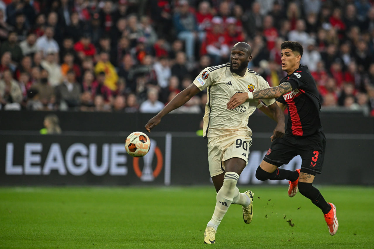 Фрагмент матча Байер — Рома