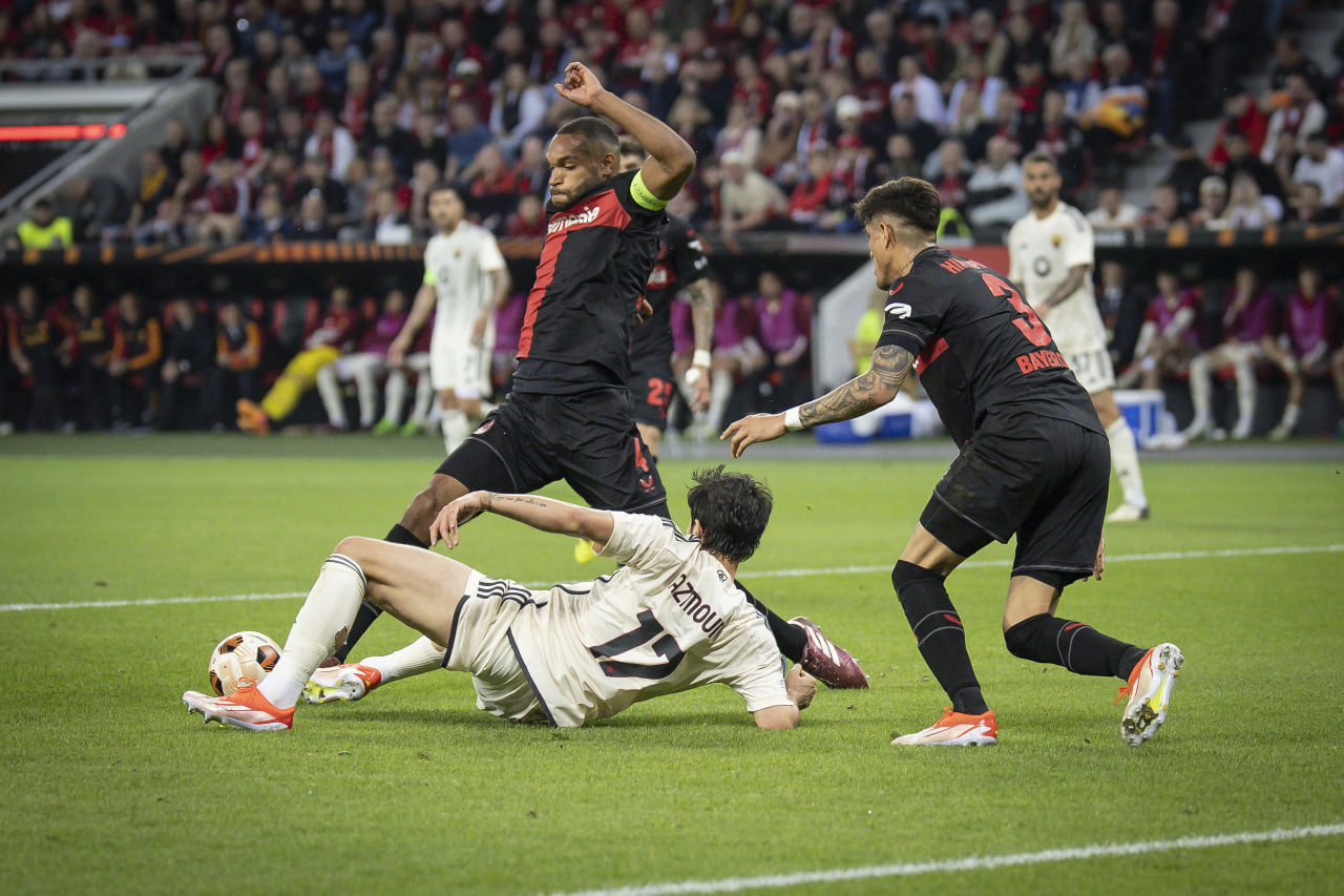 Фрагмент матча Байер — Рома