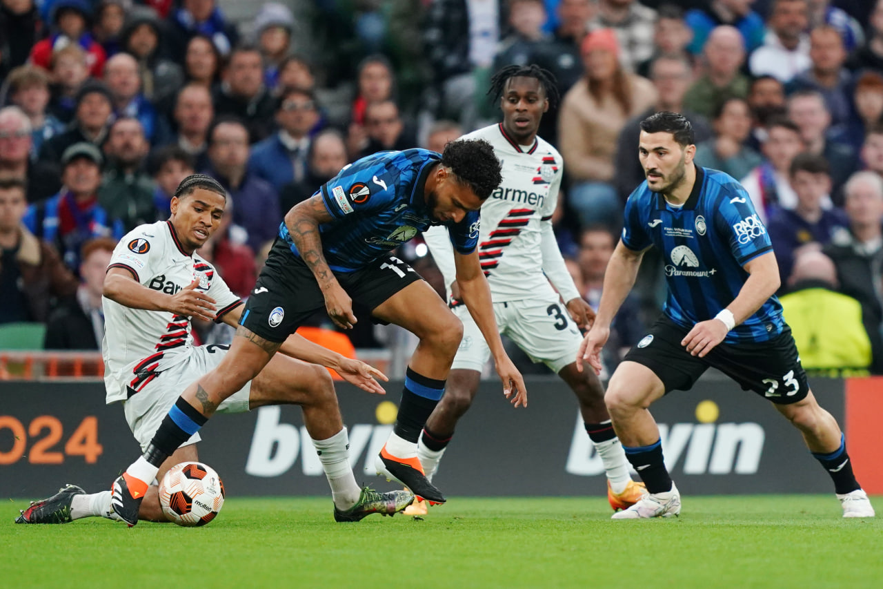 Фрагмент матча Аталанта — Байер