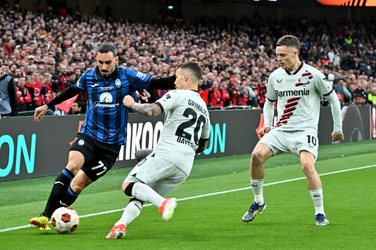 Фрагмент матча Аталанта — Байер