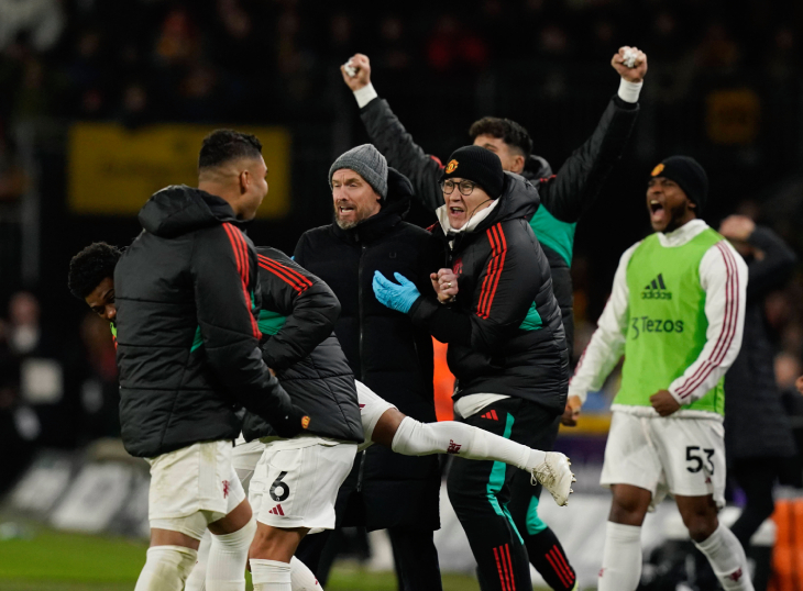 Тег Хаг празднует с командой победу над «Вулверхэмптоном»