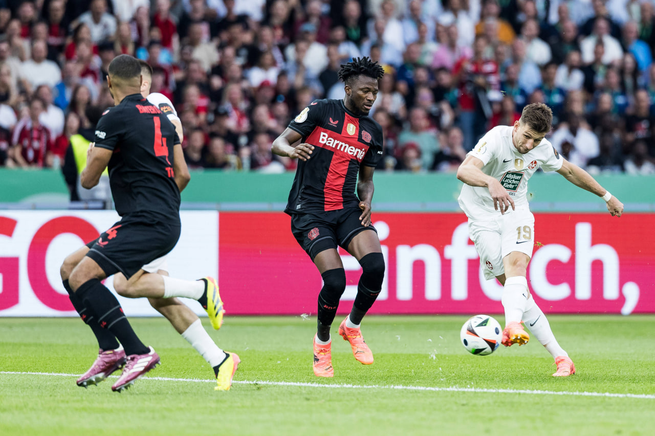 Фрагмент матча Кайзерслаутерн — Байер