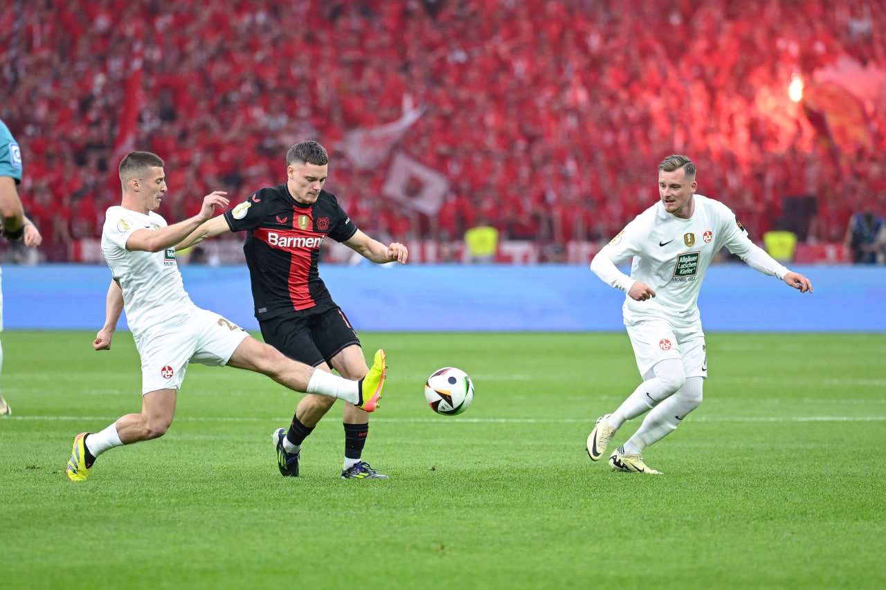 Фрагмент матча Кайзерслаутерн — Байер