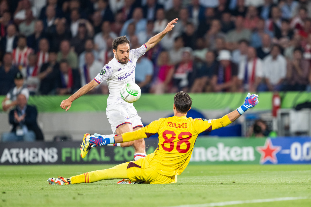 Фрагмент матча Олимпиакос — Фиорентина