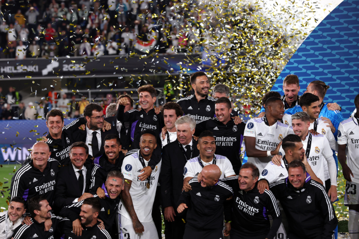 Анчелотти празднует победу в ЛЧ с «Реалом»