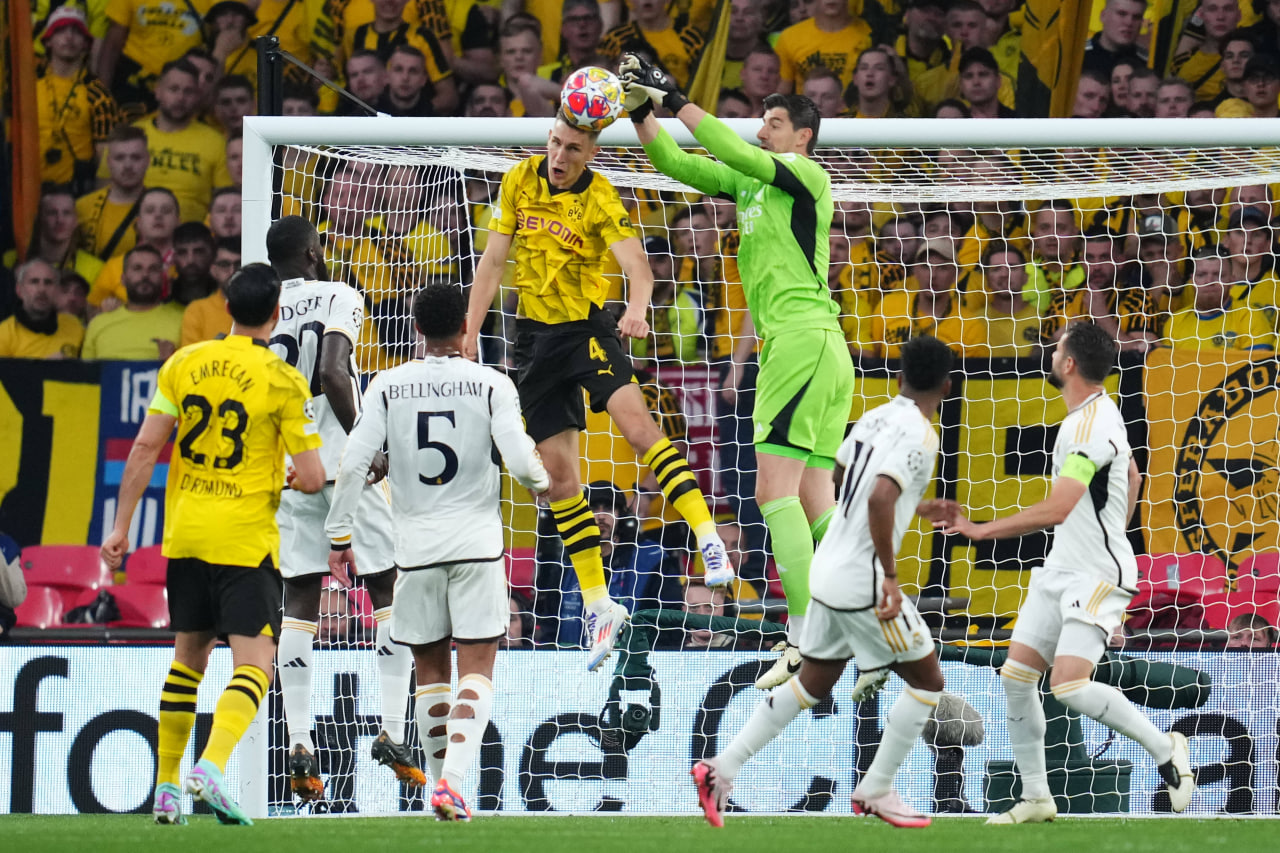 Фрагмент матча Боруссия — Реал