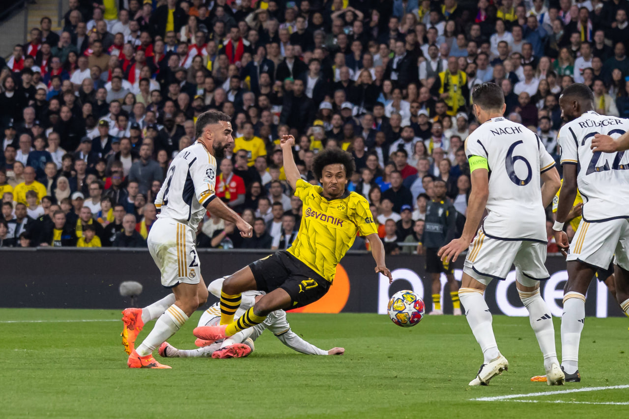 Фрагмент матча Боруссия — Реал